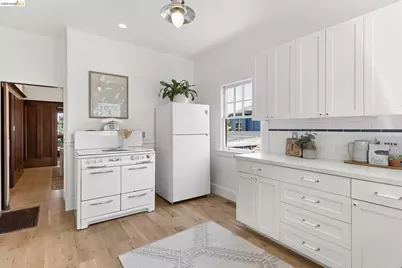 1079 66th St, Oakland, CA 94608 - Photo 15