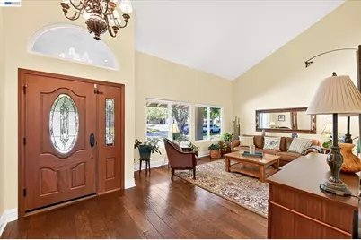 4576 Del Valle Pkwy, Pleasanton, CA 94566 - Photo 3