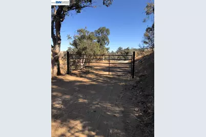 17488 Corral Hollow Rd, Tracy, CA 95377 - Photo 3