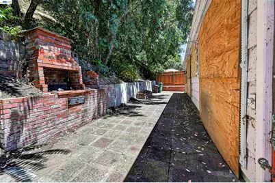 169 Marlow Dr, Oakland, CA 94605 - Photo 17