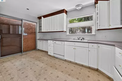169 Marlow Dr, Oakland, CA 94605 - Photo 9