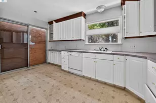 169 Marlow Dr, Oakland, CA 94605 - Photo 9