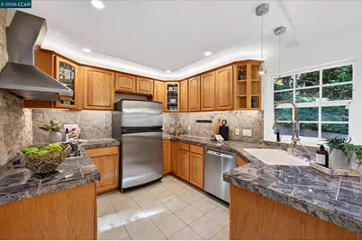 1130 Glencourt Dr, Oakland, CA 94611 - Photo 7