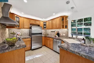 1130 Glencourt Dr, Oakland, CA 94611 - Photo 7