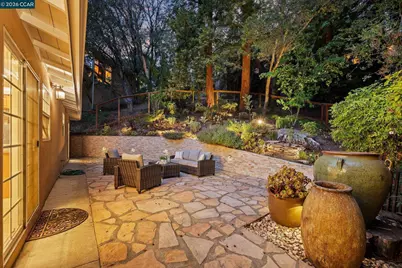1130 Glencourt Dr, Oakland, CA 94611 - Photo 27