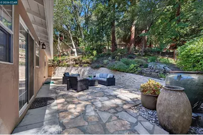 1130 Glencourt Dr, Oakland, CA 94611 - Photo 19