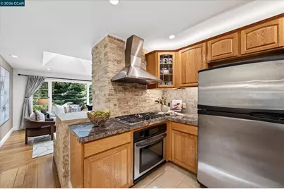 1130 Glencourt Dr, Oakland, CA 94611 - Photo 9