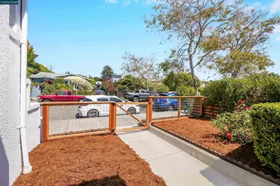 1300 Kains Ave, Berkeley, CA 94702 - Photo 11