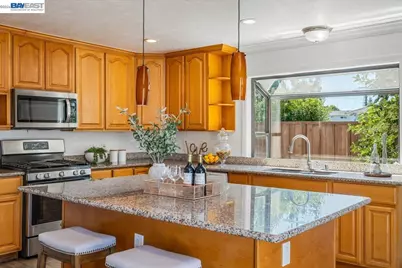 3675 Monterey Blvd, San Leandro, CA 94578 - Photo 3