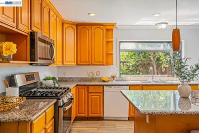 3675 Monterey Blvd, San Leandro, CA 94578 - Photo 9