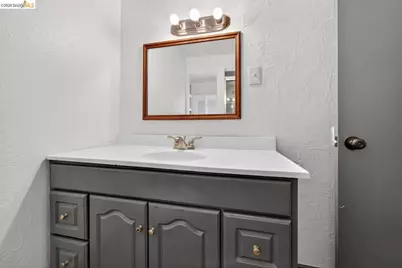 5533 Edgerly St, Oakland, CA 94621 - Photo 23