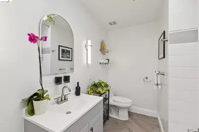 2316 Lakeshore Ave #8, Oakland, CA 94606 - Photo 17