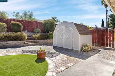 412 Solano Dr, Benicia, CA 94510 - Photo 29