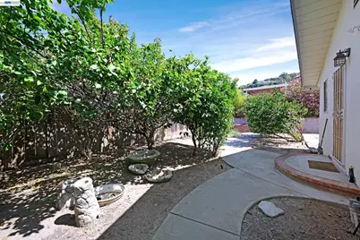 1254 Daily Dr, San Leandro, CA 94577 - Photo 35