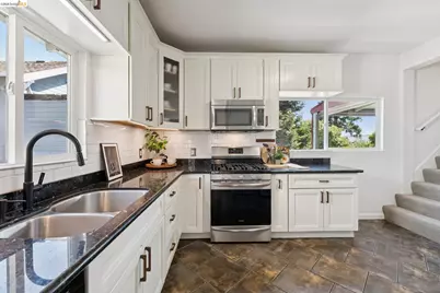 364 Lester Ave, Oakland, CA 94606 - Photo 19