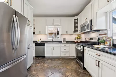 364 Lester Ave, Oakland, CA 94606 - Photo 23