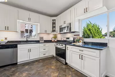 364 Lester Ave, Oakland, CA 94606 - Photo 25