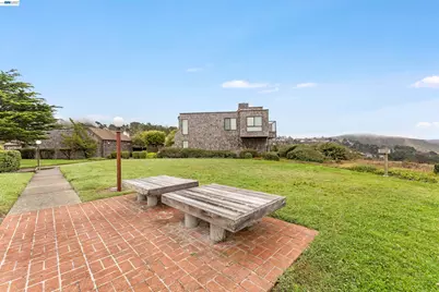 262 Beachview Ave #4, Pacifica, CA 94044 - Photo 43