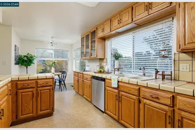 8197 Coach Dr, Oakland, CA 94605 - Photo 17