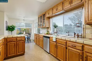 8197 Coach Dr, Oakland, CA 94605 - Photo 17