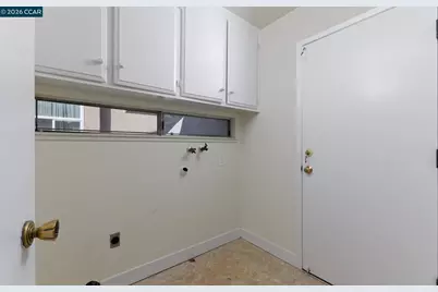 8197 Coach Dr, Oakland, CA 94605 - Photo 31