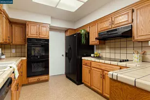 8197 Coach Dr, Oakland, CA 94605 - Photo 17