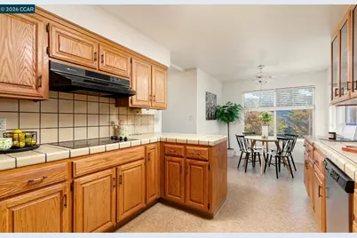 8197 Coach Dr, Oakland, CA 94605 - Photo 15