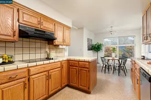 8197 Coach Dr, Oakland, CA 94605 - Photo 15