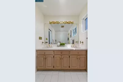 8197 Coach Dr, Oakland, CA 94605 - Photo 23