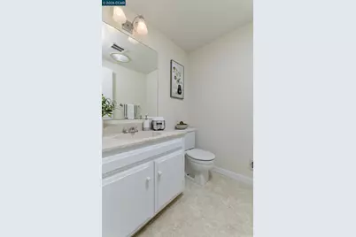 8197 Coach Dr, Oakland, CA 94605 - Photo 11