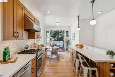 542 Chetwood St, Oakland, CA 94610 - Photo 1