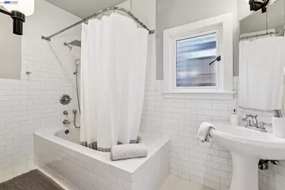 542 Chetwood St, Oakland, CA 94610 - Photo 43