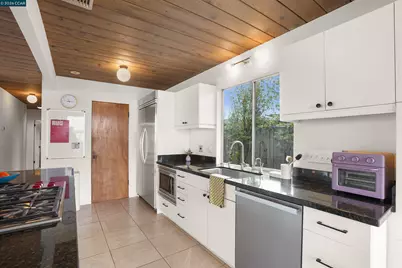 8021 Shay Dr, Oakland, CA 94605 - Photo 21