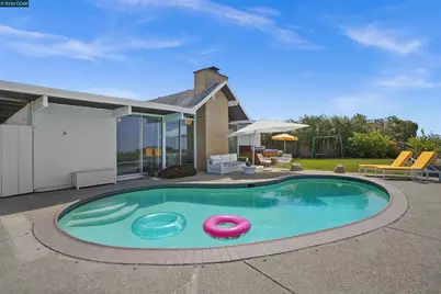 8021 Shay Dr, Oakland, CA 94605 - Photo 47