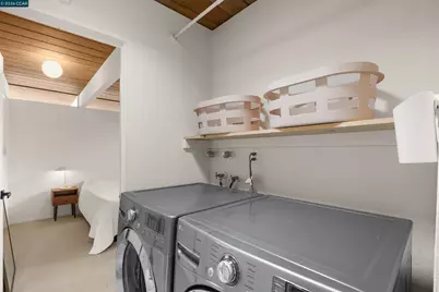 8021 Shay Dr, Oakland, CA 94605 - Photo 29