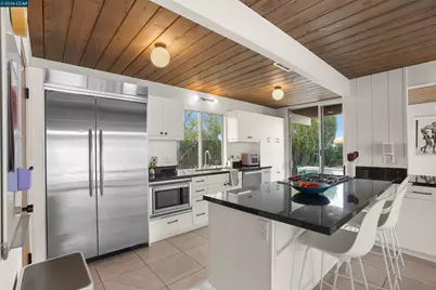 8021 Shay Dr, Oakland, CA 94605 - Photo 19