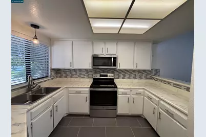 [Address not provided], Hercules, CA 94547 - Photo 11