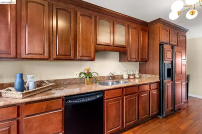 6909 Exeter Dr, Oakland, CA 94611 - Photo 7