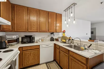 459 Stow Ave, Oakland, CA 94606 - Photo 39