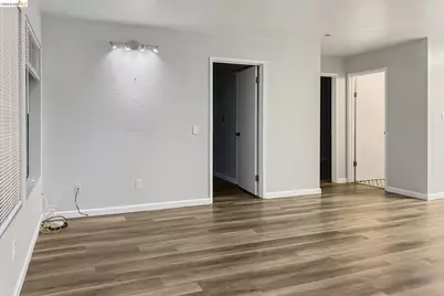 459 Stow Ave, Oakland, CA 94606 - Photo 27