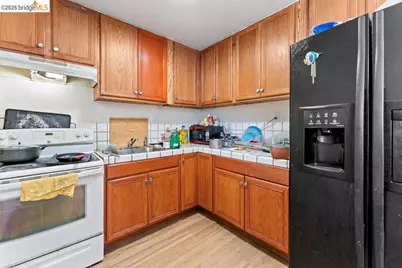 9833 Walnut St, Oakland, CA 94603 - Photo 13