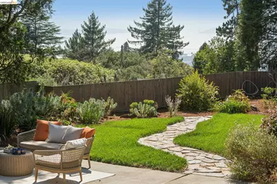200 Fairlawn Dr, Berkeley, CA 94708 - Photo 57