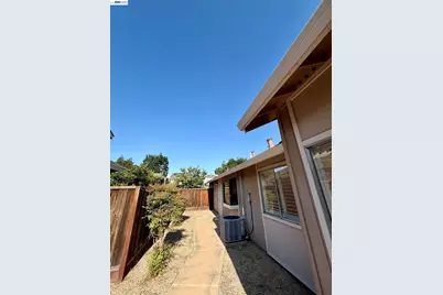 2061 Eilene Dr, Pleasanton, CA 94588 - Photo 7