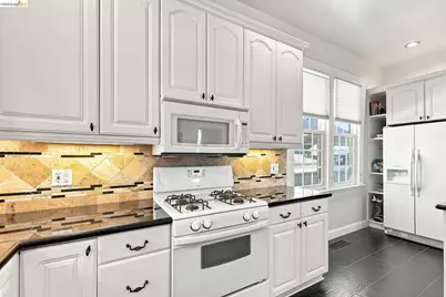 70 7th St, Tracy, CA 95376 - Photo 17
