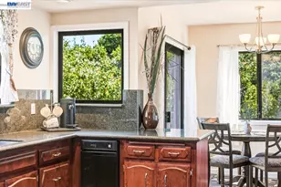 27468 Hayward Blvd, Hayward, CA 94542 - Photo 13