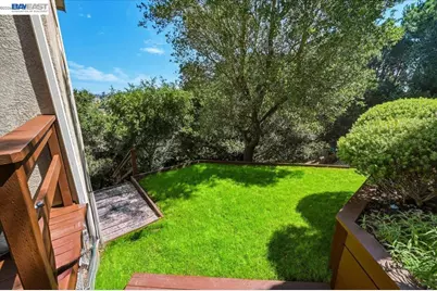 27468 Hayward Blvd, Hayward, CA 94542 - Photo 9
