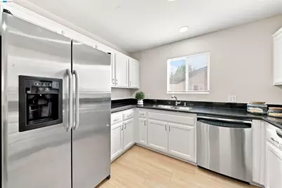 690 Applause Pl, San Jose, CA 95134 - Photo 15