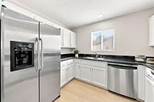 690 Applause Pl, San Jose, CA 95134 - Photo 15
