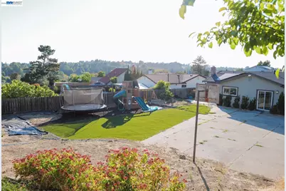 828 Coral Dr, Rodeo, CA 94572 - Photo 17