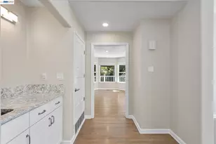 7081 Elverton Dr, Oakland, CA 94611 - Photo 25